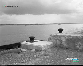 005 - Barges sur le fleuve