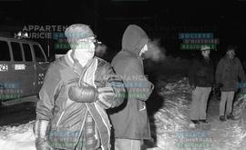 Personnes regardant l'incendie
