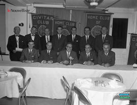 001 - Groupe d'hommes