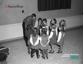 001 - Policier jeunes filles