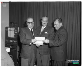 001 - Groupe d'hommes