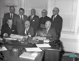 001 - Groupe d'hommes