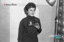 011 - Femme trophée