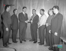 001 - Groupe d'hommes
