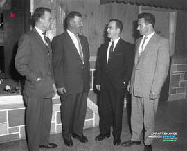 001 - Groupe d'hommes