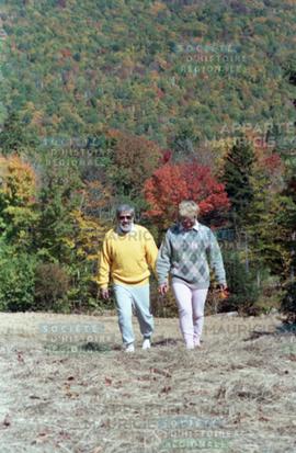 Couple marchant