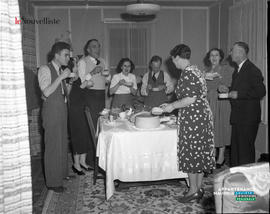 005 - Personnes dans une cuisine