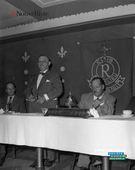 001 - Conférencier