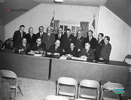 001 - Groupe d'hommes