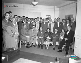 013 - Groupe d'hommes en voyage au États-Unis