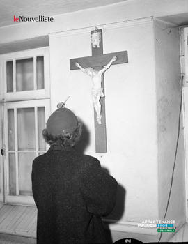 002 - Crucifix