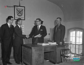 001 - Groupe d'hommes
