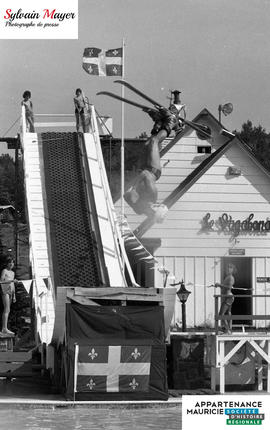 Personne sautant en ski