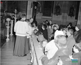 001 - Bénédiction des enfants et vénération de la relique