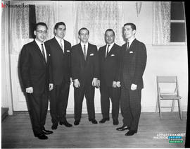 001 - Cinq hommes