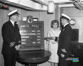 003 - Visite  d'un navire de guerre