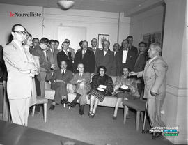 022 - Groupe d'hommes en voyage au États-Unis