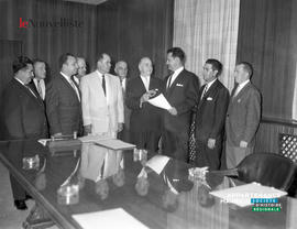 001 - Groupe d'hommes