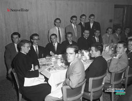 002 - Groupe d'hommes