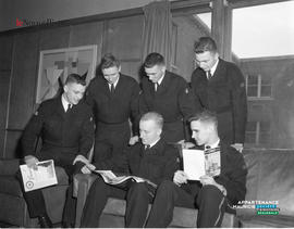 001 - Groupe d'hommes