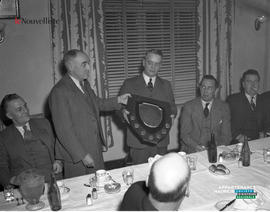 001 - Groupe d'hommes