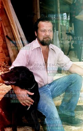 Un homme et un chien