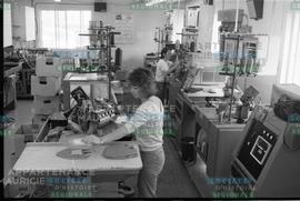 Personnes dans un laboratoire
