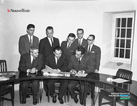 001 - Groupe d'hommes