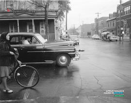 003 - Voiture sur une ligne blanche