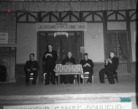 005 - Groupe d'hommes