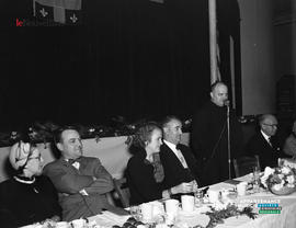 018 - Groupe d'hommes en voyage aux États-Unis