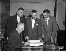 001 - Quatre hommes
