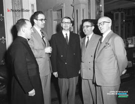 002 - Groupe d'hommes