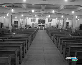014 - Intérieur d'une église