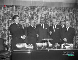 001 - Groupe d'hommes