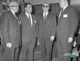 001 - Groupe d'hommes