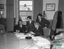001 - Groupe d'hommes