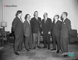 001 - Groupe d'hommes