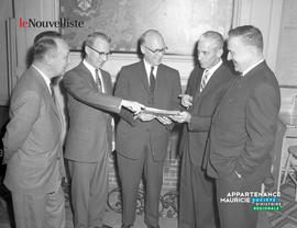 001 - Groupe d'hommes