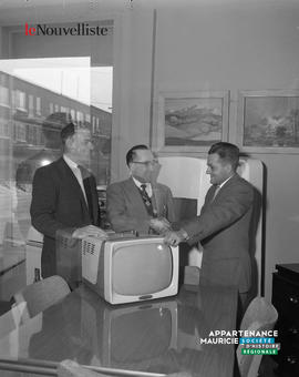 002 - Télévision