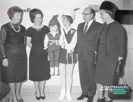 001 - Groupe de personnes majorette