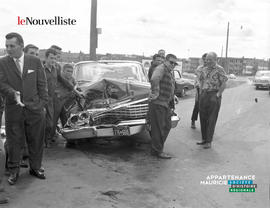 002 - Voiture après un face à face
