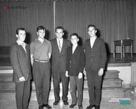 002 - Groupe d'hommes