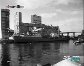 002 - Bateau port de Trois-Rivières