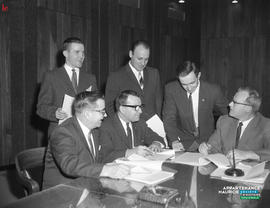 001 - Groupe d'hommes