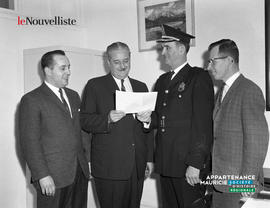 001 - Quatre hommes