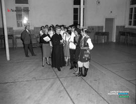 001 - Étudiants costumés