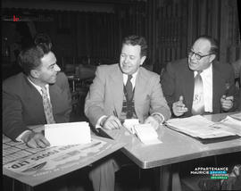 004 - Groupe d'hommes