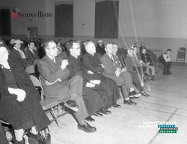 001 - Groupe de personnes salle