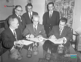 001 - Signature du contrat avec le syndicat des professeurs